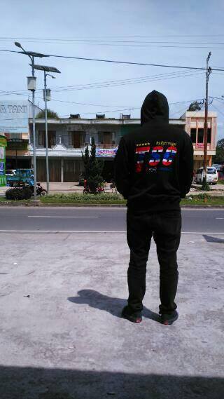 zipper hoodie hitam riko aprinal putra