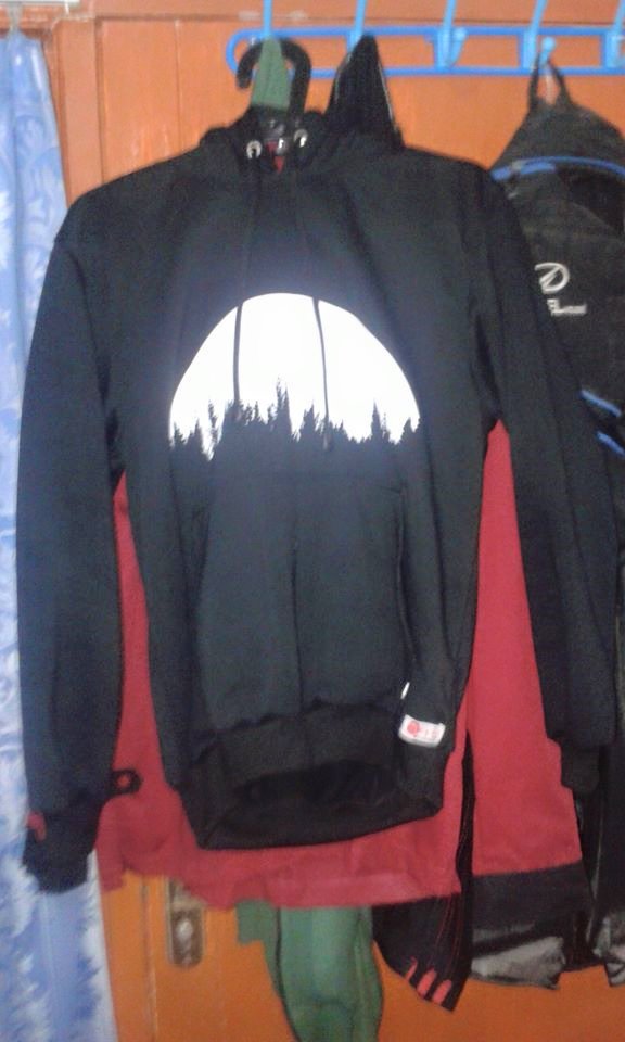jumper hoodie hitam Muhammad Eka Kurniawan