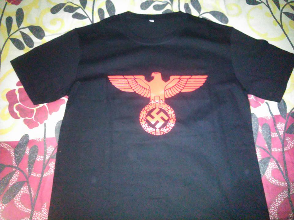 kaos hitam Teguh Irawan