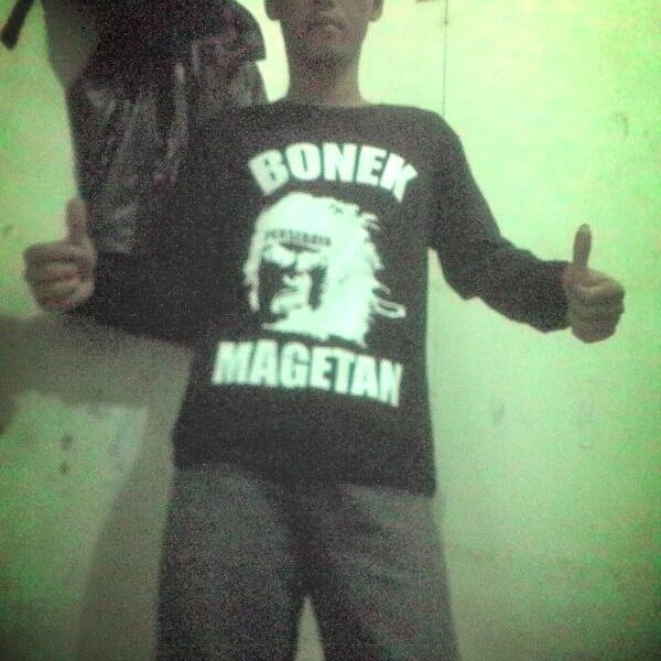 kaos lengan panjang Ade Susanto