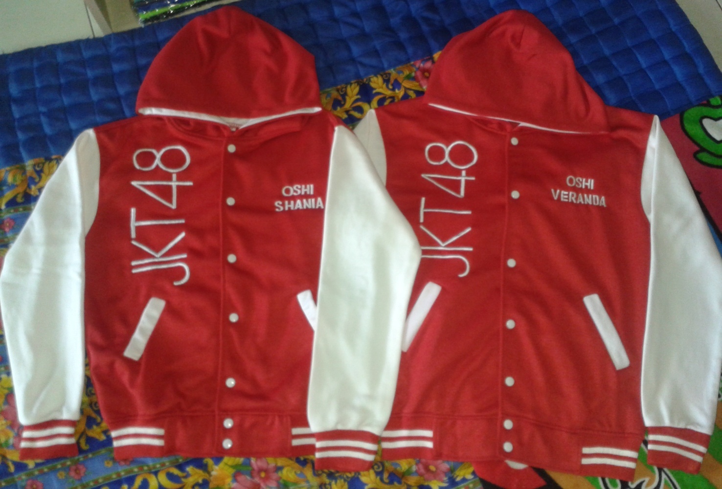 jaket baseball hoodie couple jkt48 shania veranda merah putih bordir
